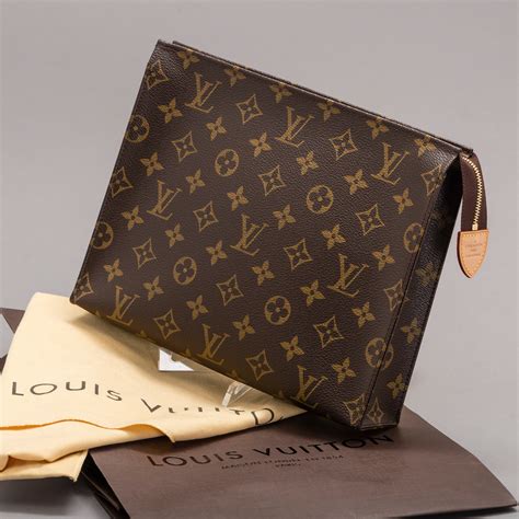 louis vuitton toiletry bag 25|louis vuitton 26 pouch.